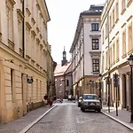 Tomasza Residence