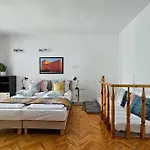 Golden Apartments/rad12/5