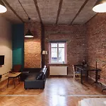 Mirons Apartment: Industrial
