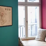Mirons Apartment: Industrial