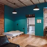Mirons Apartment: Industrial