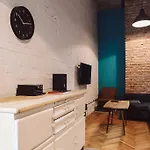 Mirons Apartment: Industrial