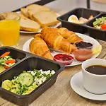 Elegant Business Accommodation With Parking - By Upstairs