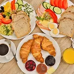 Elegant Business Accommodation With Parking - By Upstairs