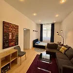 Vintage Senacka 9/7 Apartment