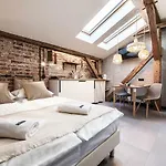 Ruumz Bed & Rest
