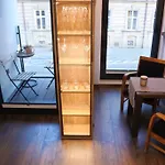 Boutique 109 - Old City, Luxury Apt. With A Garage
