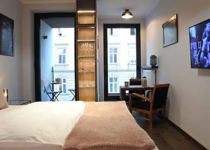 Boutique 109 - Old City, Luxury Apt. With A Garage