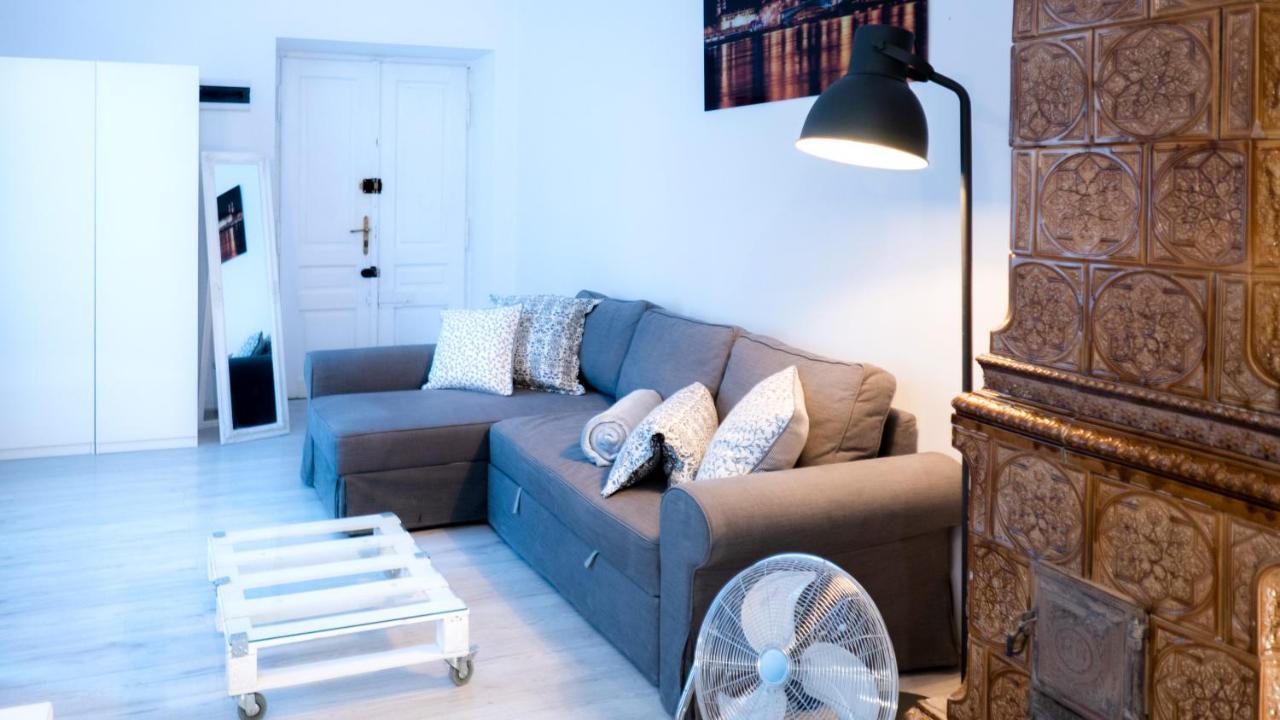 Apartment Lobzowska 6 *