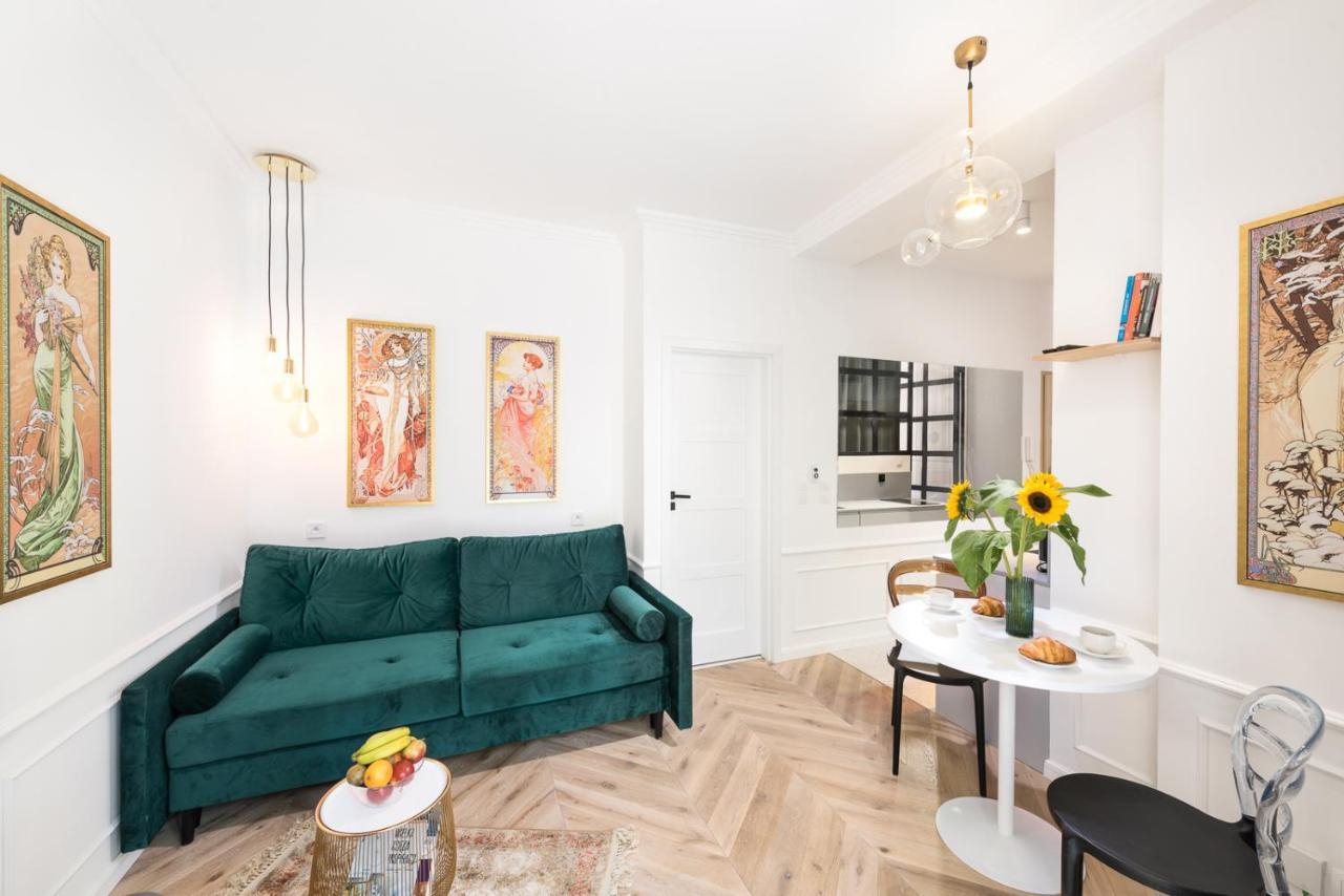 Park Lane Lea Apartment