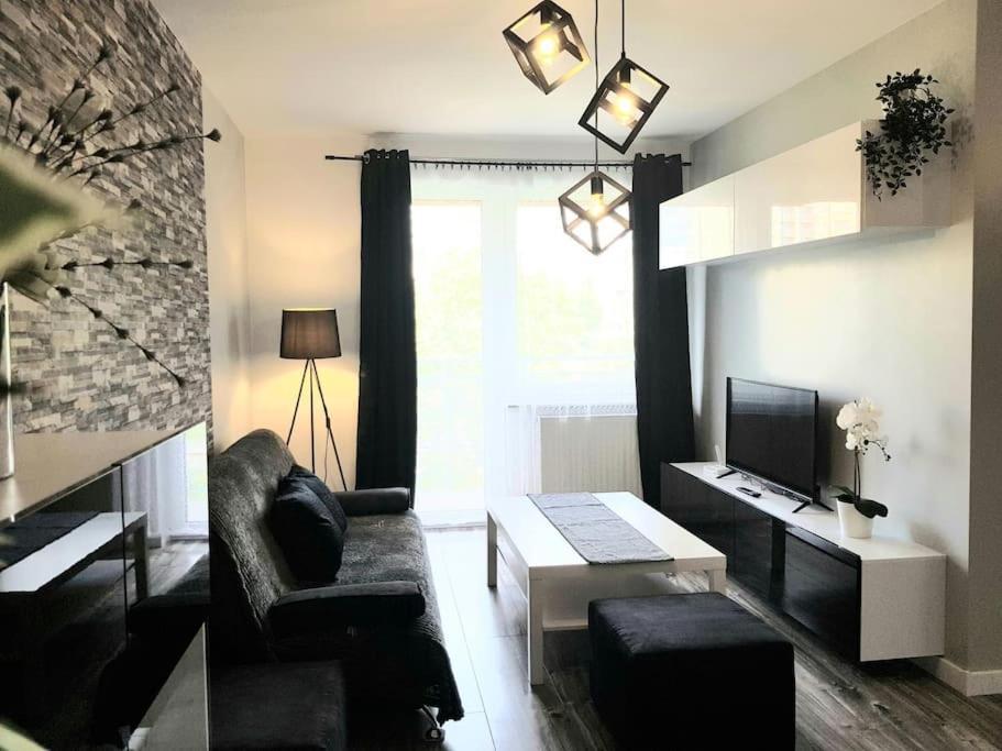 Modern Capital Downtown 2 Balcony Apartment