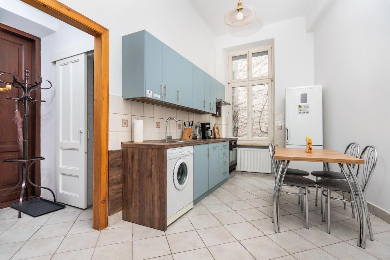 Plac Nowy - The Heart Of Jewish Quarter - By Upstairs Cracóvia