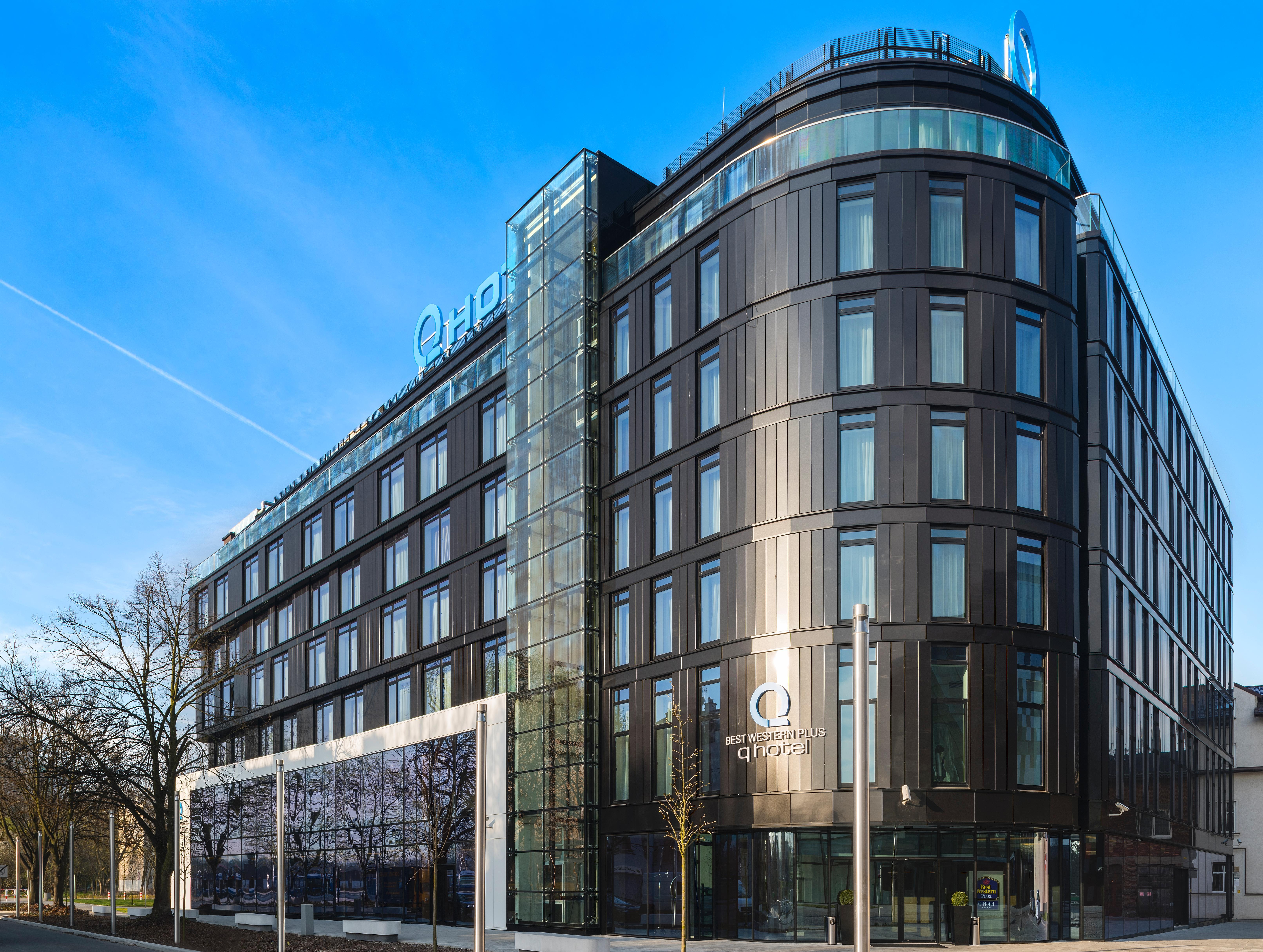 Q Hotel