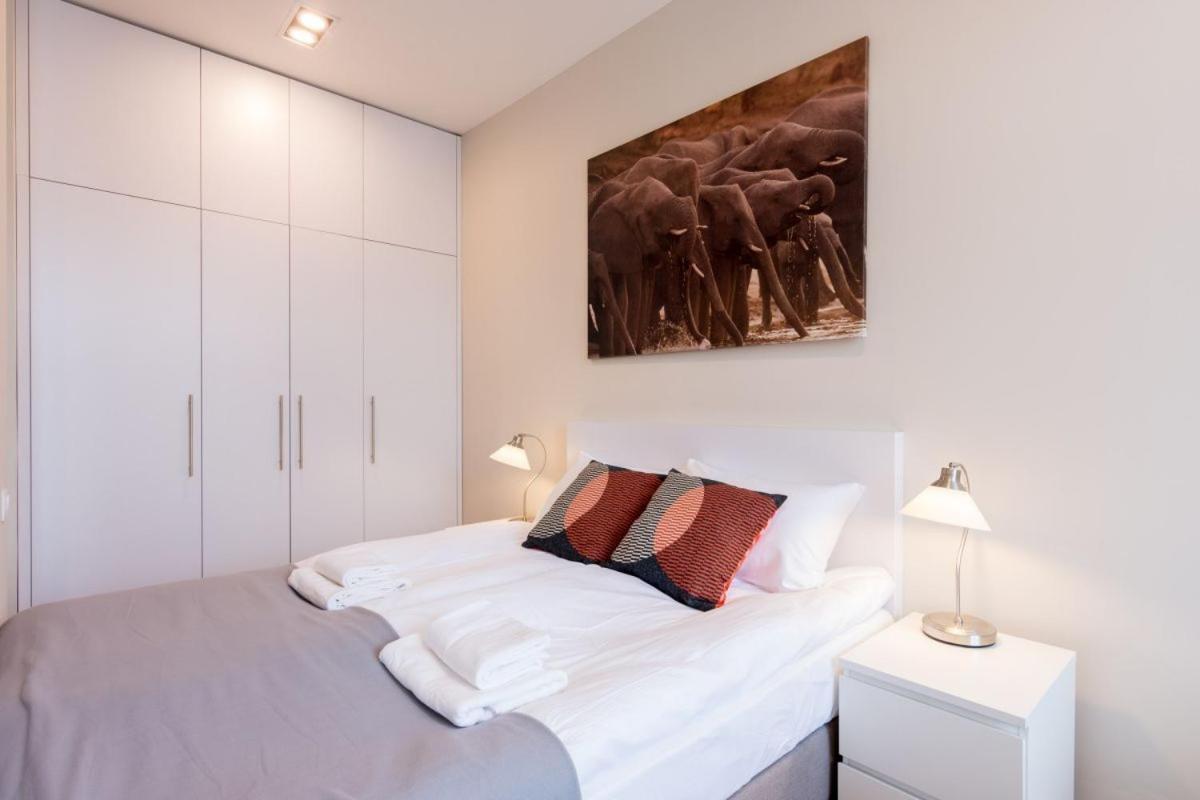 Luxury Nearto Main Square Apartment *