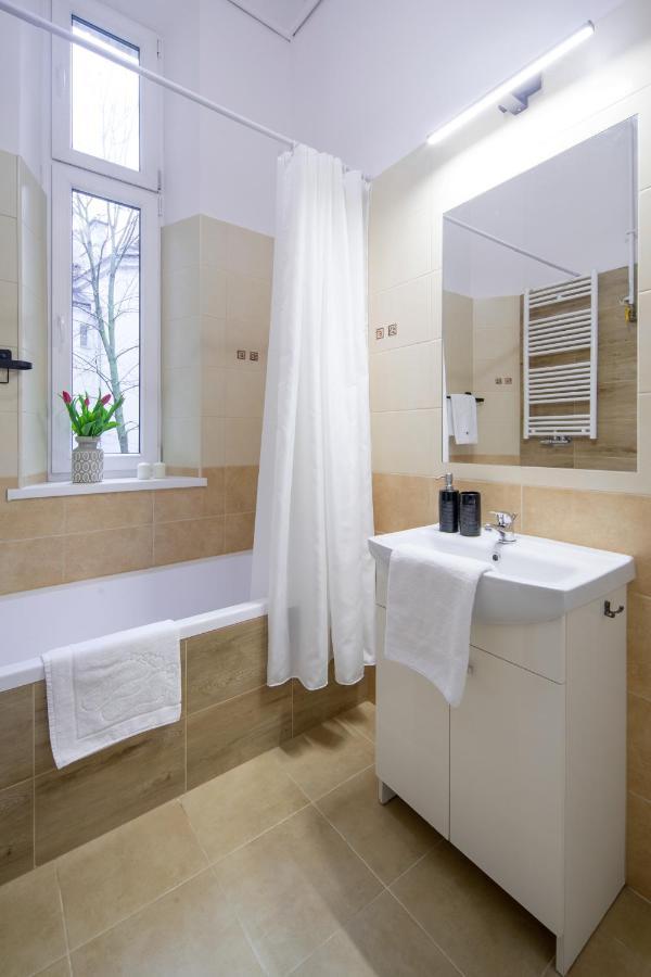Wawelove Pilsudskiego - 3 Bedroom Apt. With Balcony And Free Parking! Krakow