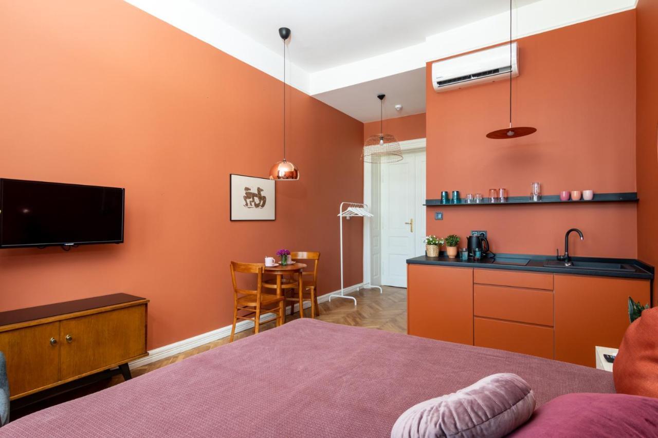 Barbacan - Old Town - By Upstairs Apartment Krakow