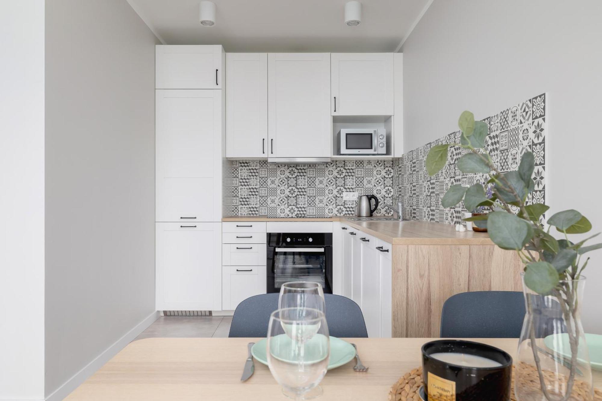 Subtle Grey With Furnished Balcony And Parking In By Renters * Krakow
