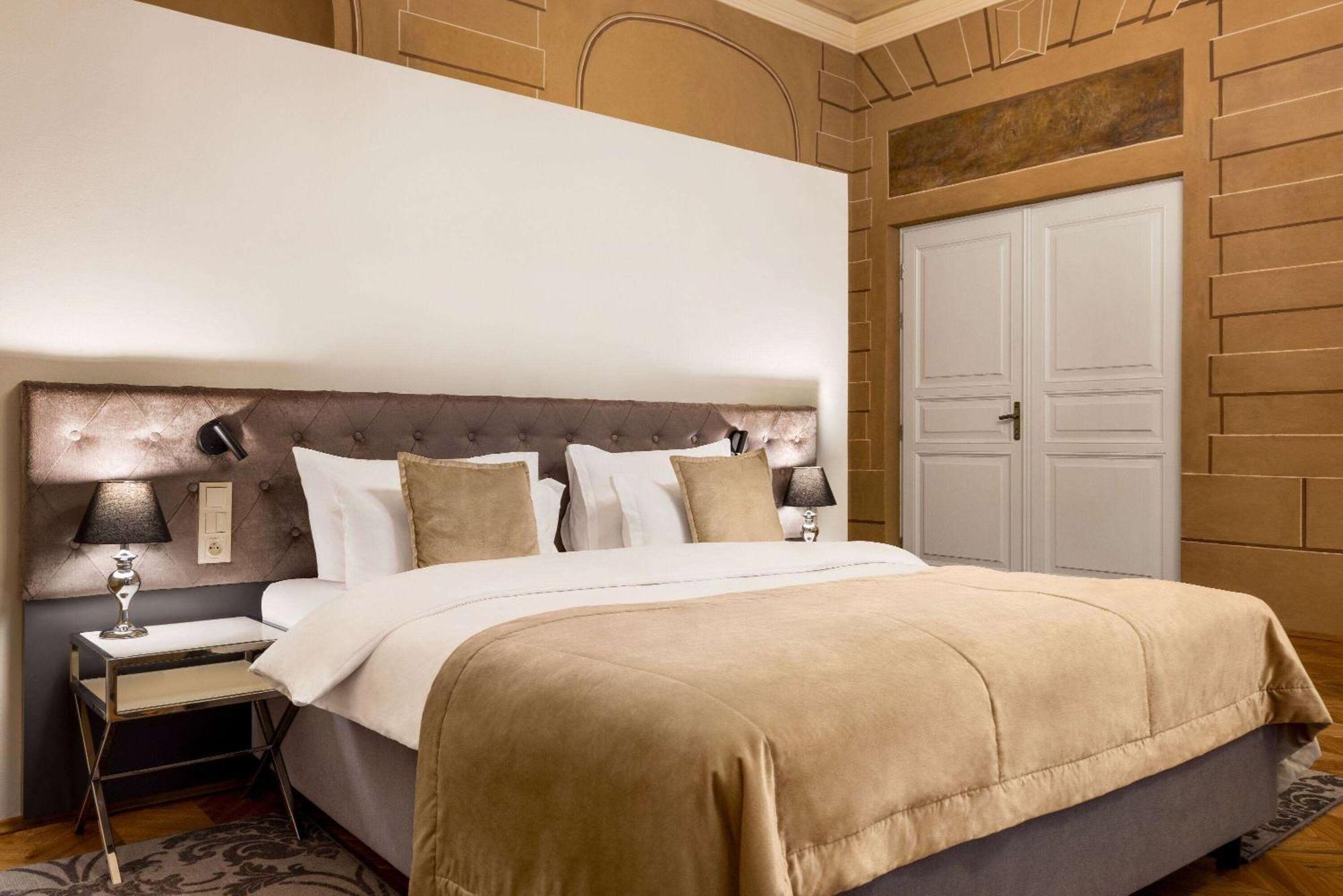 Wyndham Grand Old Town Hotel 5*