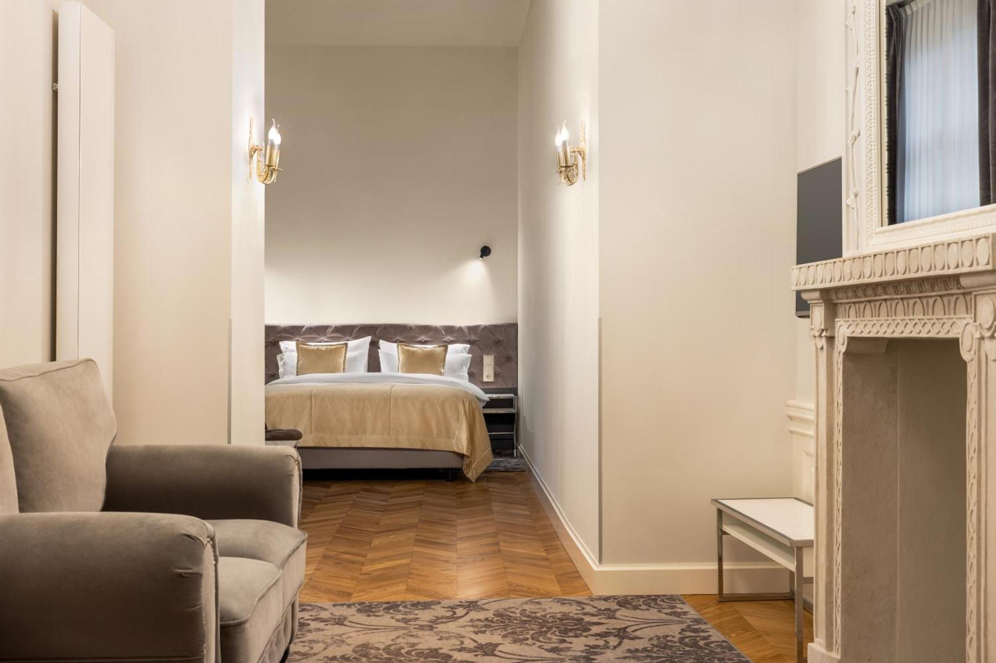 Wyndham Grand Old Town Hotel