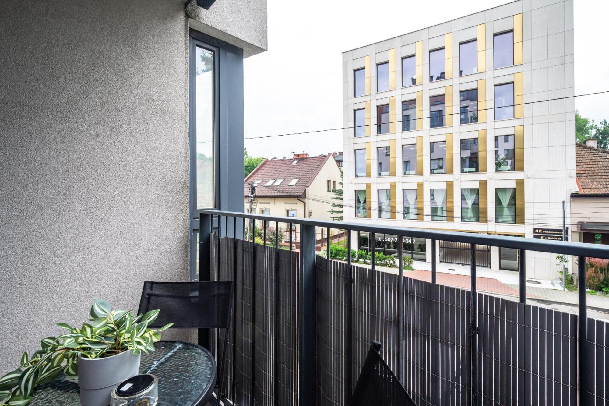 Rentplanet - Twardowskiego Apartment