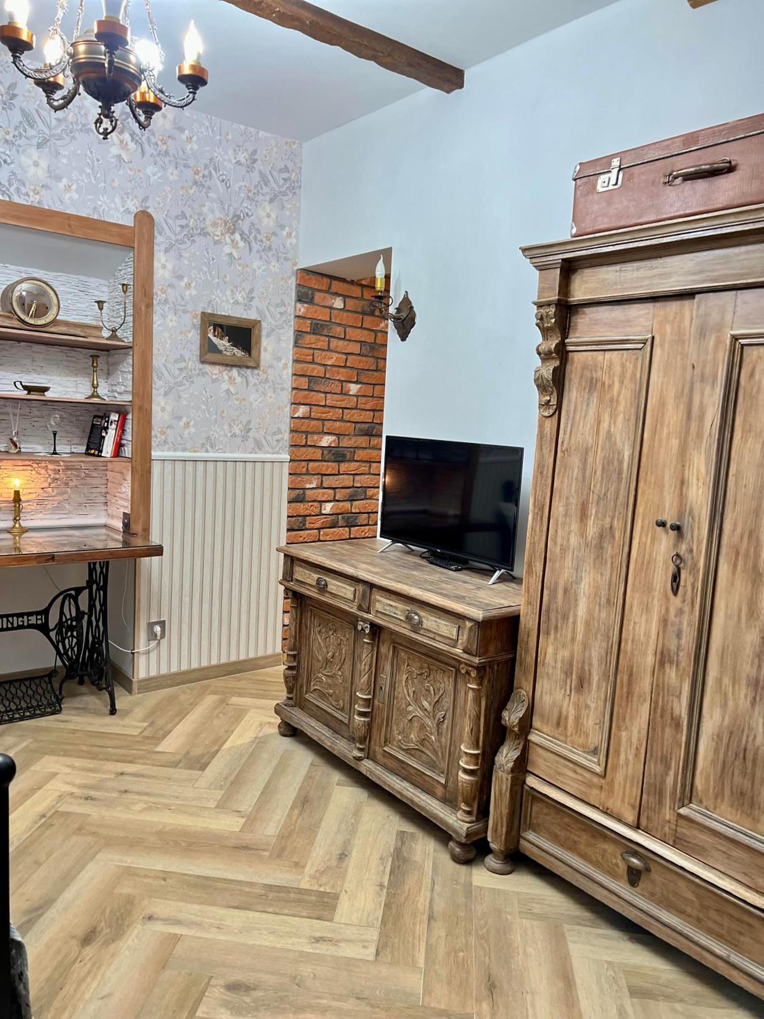 Antique In Apartament