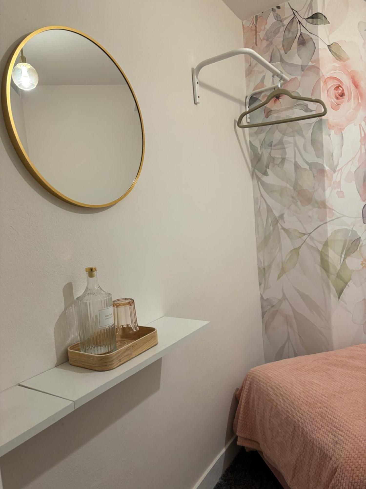 Shespace Apartrooms