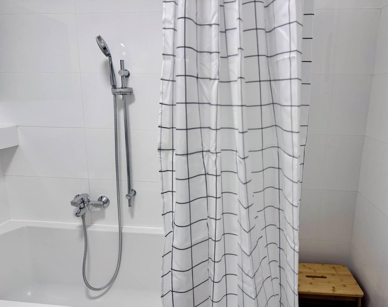 C- Home4U - Apartment With A City View Close To Aquapark, Parking In Secured Area * Krakow