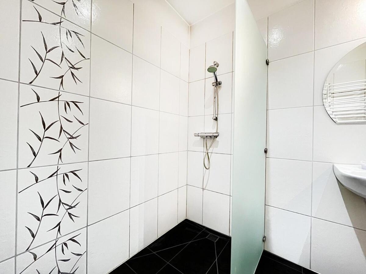 In Cozy Area For 4 Guest, Cracow Apartment *