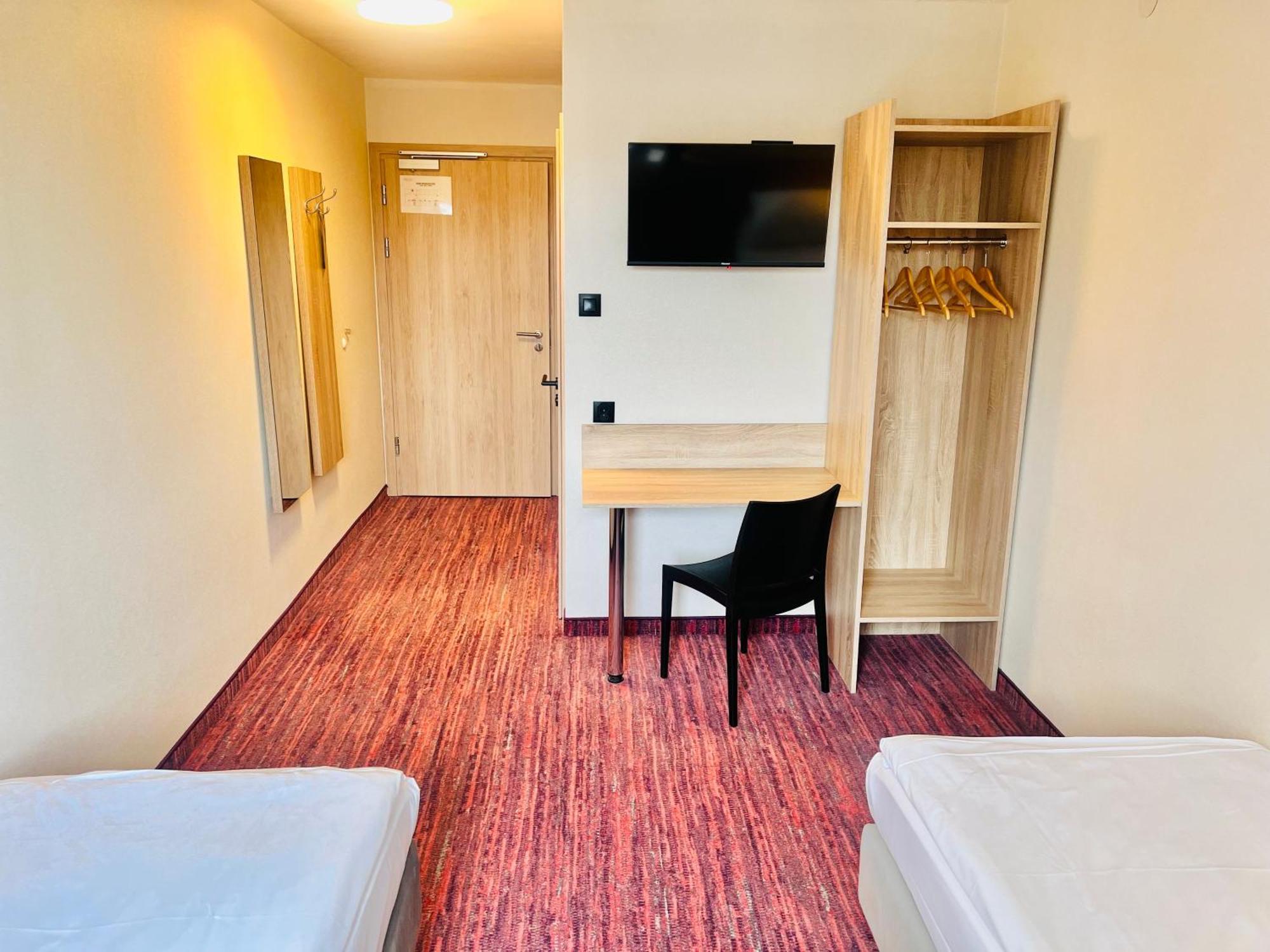 Hotel Rok *