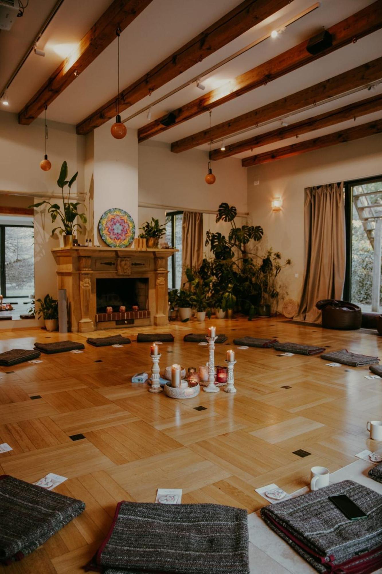Blisshouse Luxurious Calm And Energetic Spot Near By Surrounded By The Forest Where Will Find Your Peace And Your People Guest house