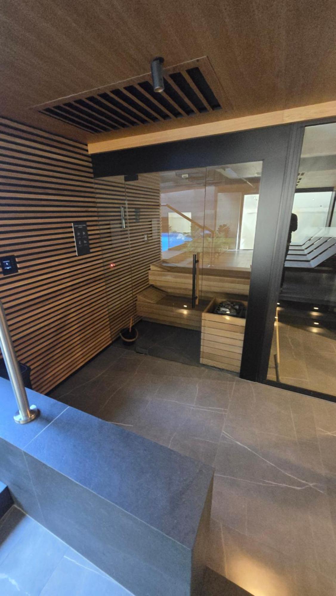 Luxury Old Town , Gym, Sauna & Swimming Pool ,hammock, Free Parking! Appartement *