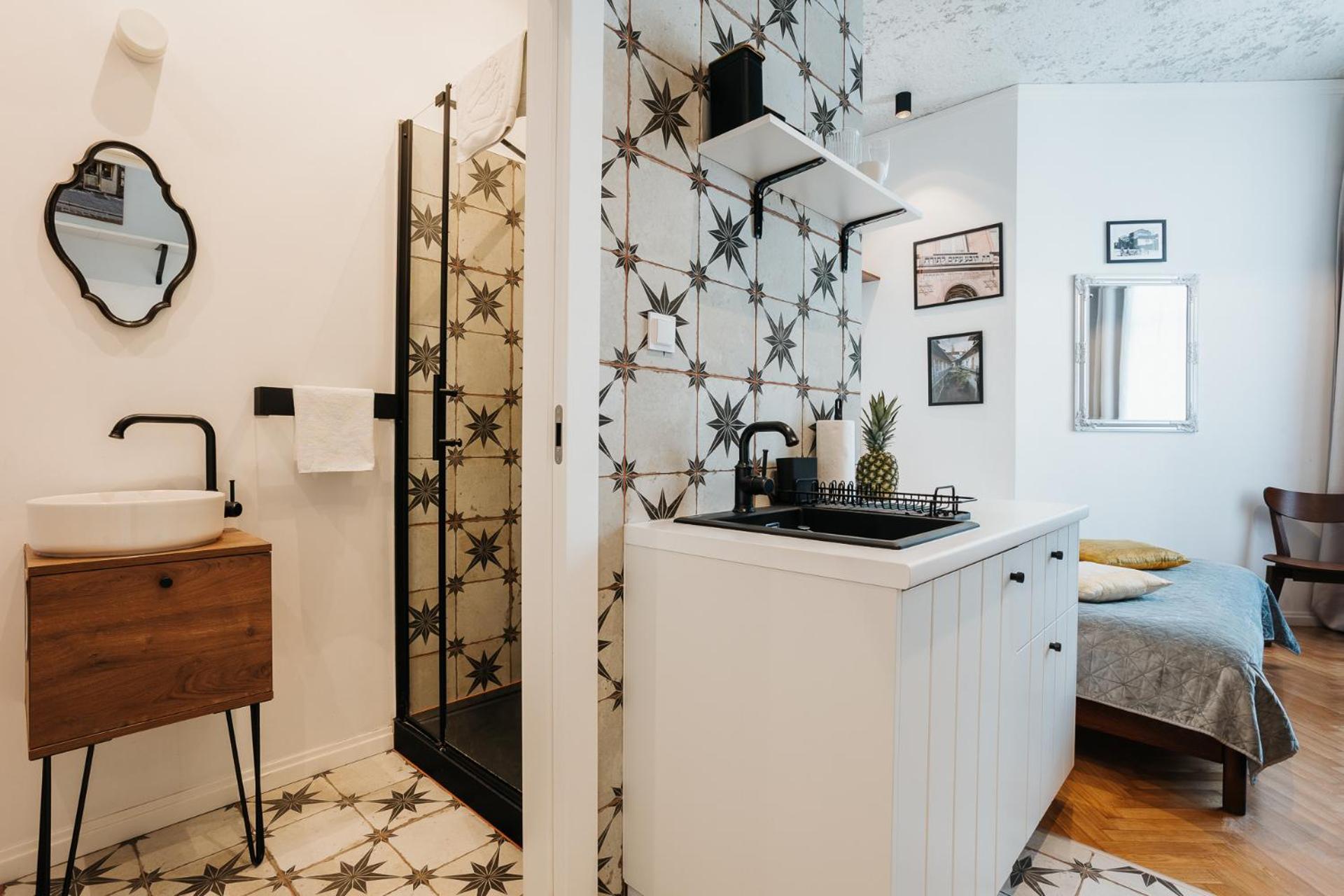 Golden Merchant Main Square Apartment