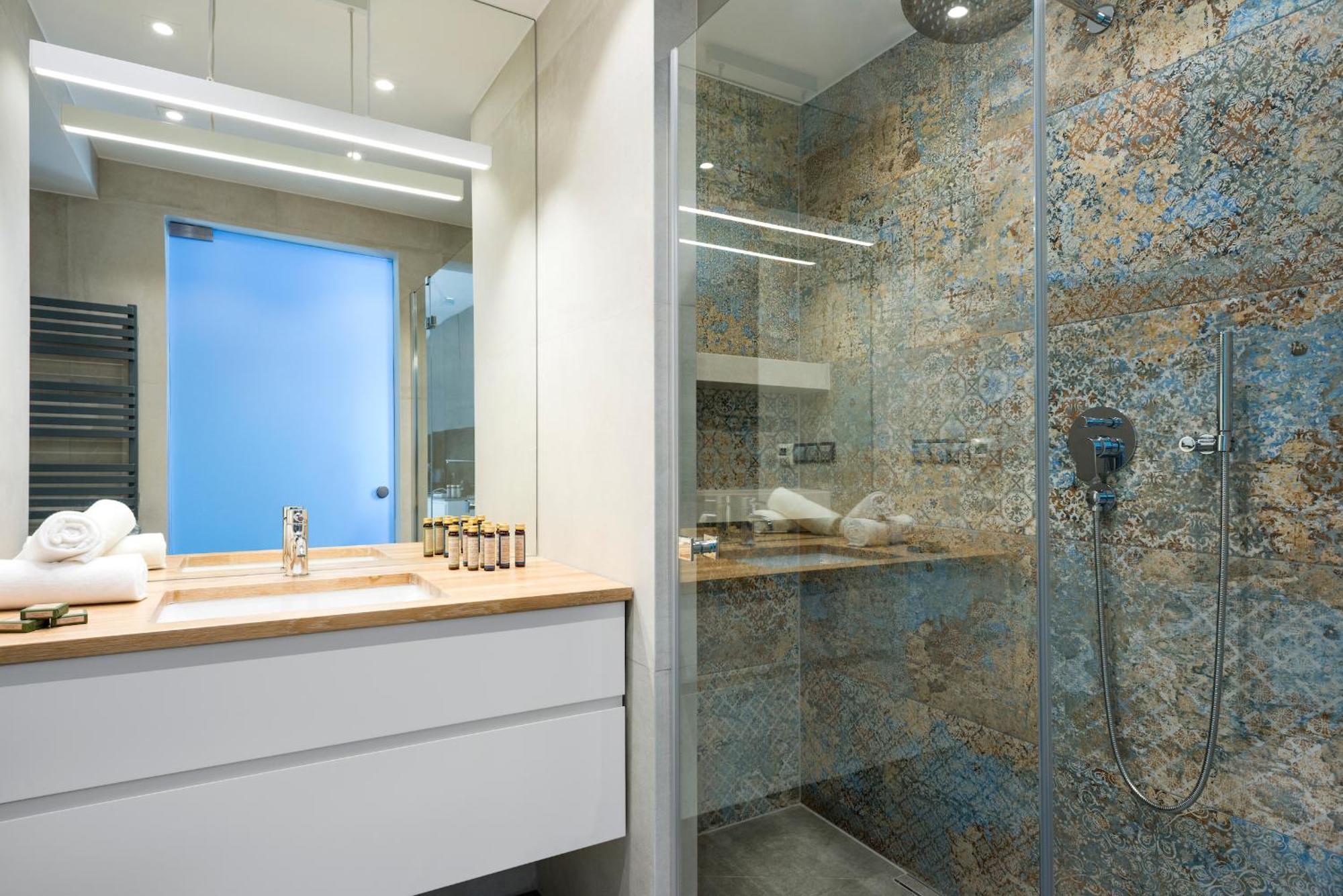 Privilege Suites Aparthotel