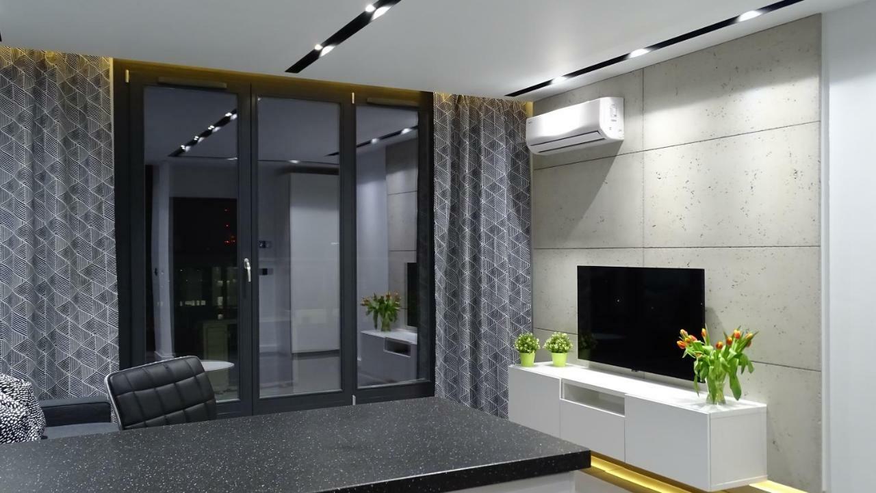 Apartment Black Line