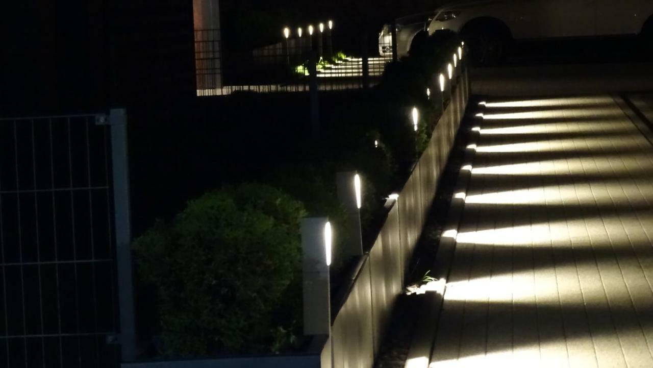 Black Line Apartment *