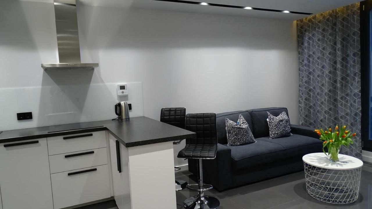 Apartment Black Line