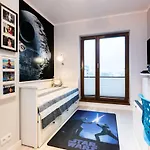 Elegant Business Accommodation With Parking - By Upstairs