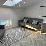 Strzelecka Top Floor Apartment