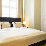 Glamorous Apartment In Heart Of Old Town