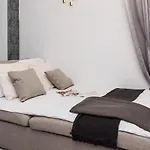 Golden Apartment - Loftaffair