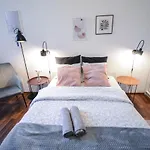 Lion Apartments - Laba