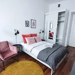 Lion Apartments - Laba