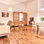 Tyzenhauz Apartments Economy