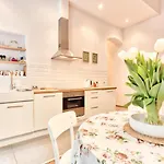 Tyzenhauz Apartments Economy