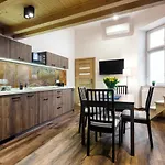 Tyzenhauz Apartments Economy