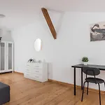 Old Town Loft - 7 Bedroom Apartment - By Upstairs