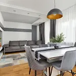 Excellent Krakow Apartment With Parking & Balcony By Noclegi Renters
