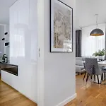 Excellent Krakow Apartment With Parking & Balcony By Noclegi Renters