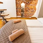 Vintage Senacka Apartments