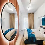 Golden Dreams Luxury Apartments 21